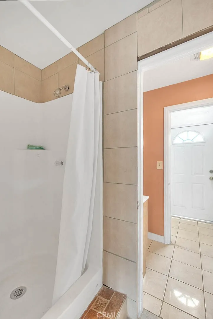 1233 W 60th Street, Los Angeles, California 90044 home-pic-49